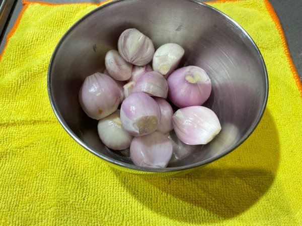 Shallots (peeled)