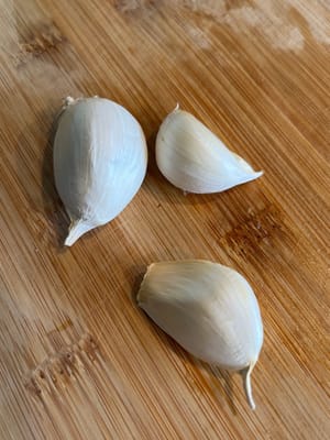 3 siung bawang putih