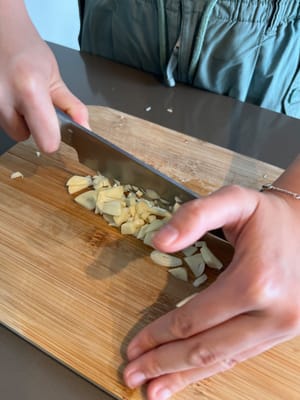 Potong bawang putih
