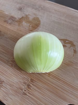 Setengah bawang bombay