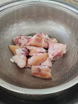 再用清水清洗干净，捞出滴干水分。