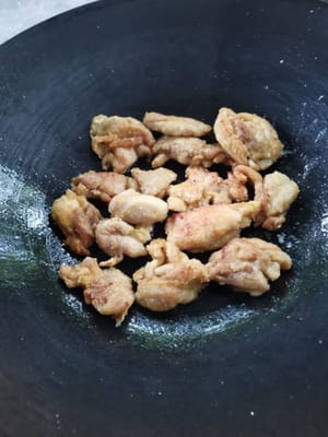 friggere il pollo fino a doratura
