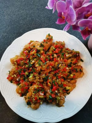 炸雞腿肉配碎調味麵粉