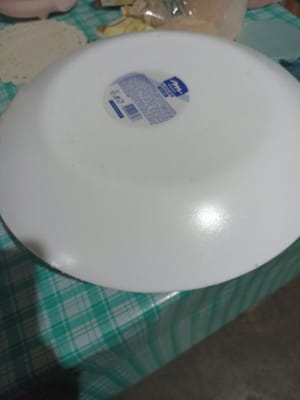 Coprite l'impasto e lasciatelo riposare per 30 minuti. Se il lievito è buono, potrebbe impiegare meno tempo a lievitare. Il lievito che uso io impiega 30 minuti a lievitare.