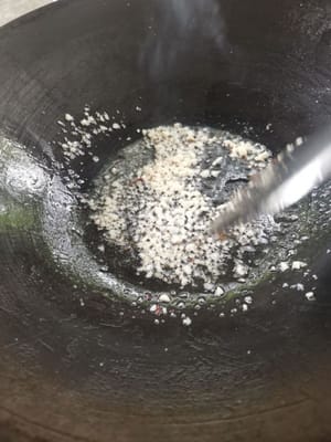 Knoblauch anbraten
