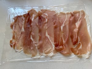 Tata prosciutto secara vertikal