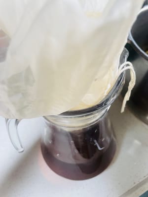 usa questo filtro Baibao per filtrare il residuo. Se non hai questo filtro, puoi usare un cucchiaio filtrante. Se non hai un cucchiaio filtrante o un colino, bevilo direttamente [sorriso]. Se ami cucinare, ti meriti un filtro.