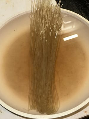 提前将粉丝浸泡至变软