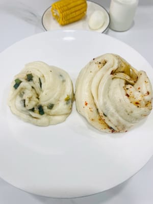 葱油花卷和椒麻花卷