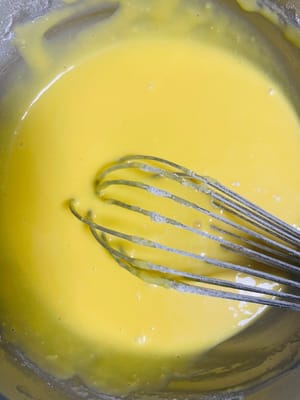 Remueve la pasta de yemas. Luego, usa el método de la 