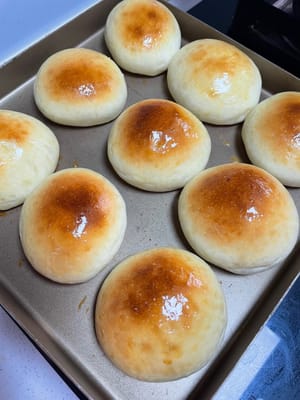 这个配方量比较大,自己吃可以减半,或者做三分之一的量。我是做来送人的,亲手做的,诚意满满!