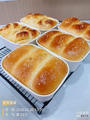 这个配方量比较大,自己吃可以减半,或者做三分之一的量。我是做来送人的,亲手做的,诚意满满!