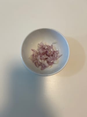 みじん切りにしたエシャロット