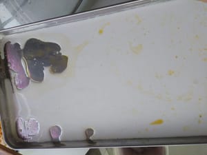 Versare la salsa di riso preparata nel piatto e distribuirla uniformemente.