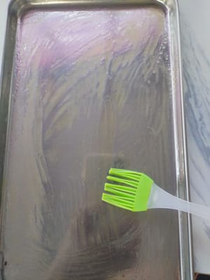 ricoprire uniformemente con olio.