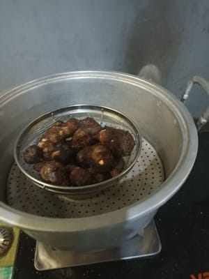 Kukus talas sampai matang kalau menggunakan air panas kukus 25menit  menggunakan air dingin 30 menit ya teman teman