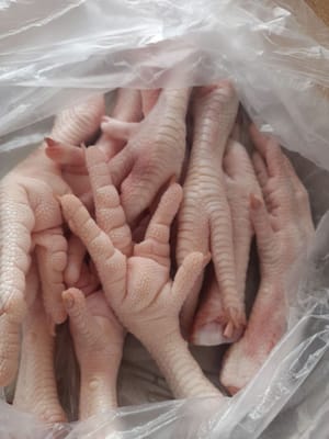 grammi di zampe di pollo