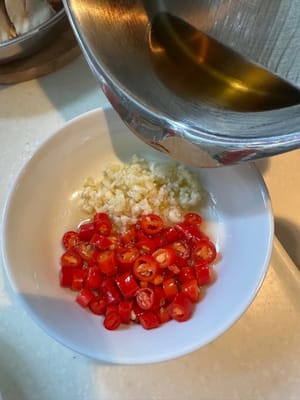 Minced garlic, chili pepper, add hot oil to bring out the aroma.