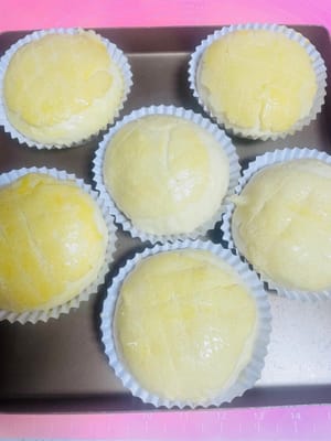 Bake in the bottom layer of the oven at 165°C for 18 minutes. After coloring, remember to cover with tin foil to prevent the surface from being burnt.