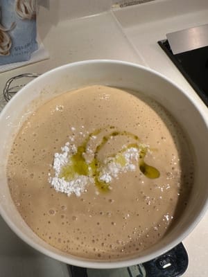 ใส่ผงฟูและน้ำมัน