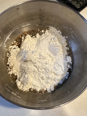 ใส่ยีสต์และแป้งทีหลัง