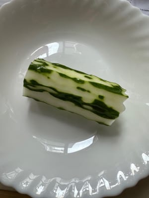 piccoli pezzi di cetriolo.