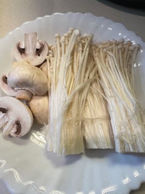 Mientras tanto, prepare las verduras de acompañamiento de esta manera.