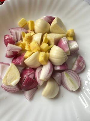 Mientras tanto, prepare las verduras de acompañamiento de esta manera.