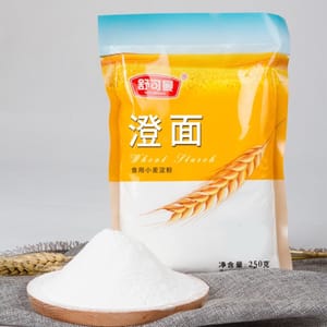 Alternative solution for no-bozaigao flour (tapioca flour + glutinous rice flour version)
Ingredients for 12 pieces: 200g cassava flour, 50g glutinous rice flour, 340g water, 80g sugar
1. Raw paste making:
Pour cassava flour and glutinous rice flour into a container, add 150g water (part of the total water volume, which can be fine-tuned according to the water absorption of the flour, and it should be thin and flowable after stirring), stir with a whisk to ensure that there is no dry powder and no lumps, and get