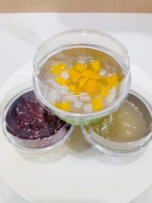 After the bowl cake has cooled, you can directly demold it; if you want to demold it more easily, put it in the refrigerator for half an hour after cooling before demolding. After it is done, pack it for your child to take away, share it with your friends, and enjoy this chewy and delicious food together~