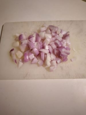 エシャロットまたは大きな玉ねぎ1個