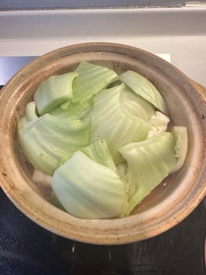 之後，將芥菜放入鍋中。