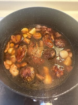 然後，加入所有需要的調味料。