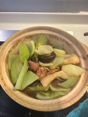 之後，將芥菜放入鍋中。