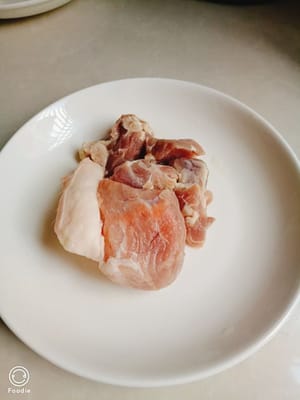 200g frisches Schweinefleisch