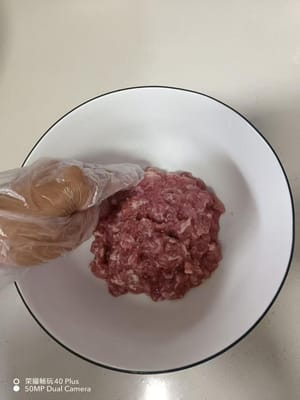 Mit der Hand gut vermischen und beiseite stellen