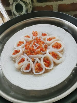 poi aggiungere i calamari e i vermicelli,