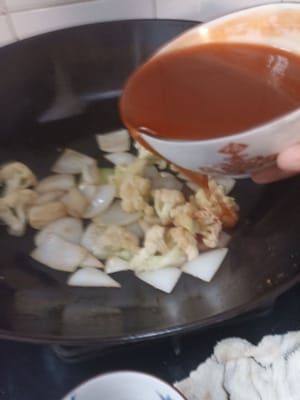 aggiungere la salsa, mescolare fino a ebollizione
