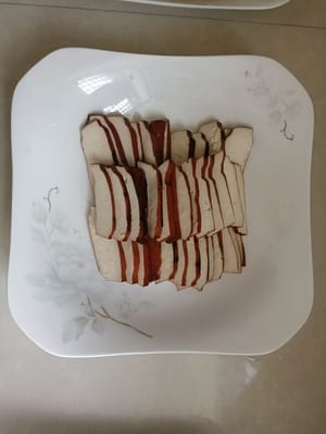 Getrockneter Tofu in Streifen geschnitten