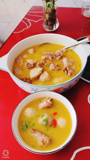 Selesai. Ambil sedikit untuk mencicipinya sendiri. Supnya sungguh lezat. Talasnya lembut dan lengket.