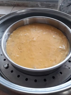 Cuando el agua esté hirviendo, agregue la mezcla y luego cubra nuevamente durante 45 minutos o hasta que esté cocido.