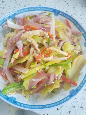 Taburi dengan daun bawang cincang, sajikan.