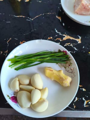 10g Ingwer, Zwiebel und Knoblauch