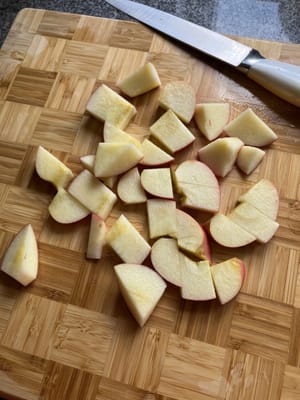 Buah pir potong dadu