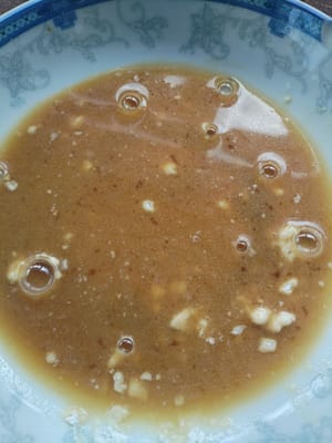 Add 50 grams of water to the dish and stir well for later use.