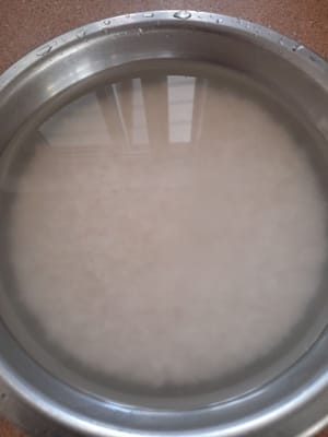 先把糯米洗淨，浸泡2小時（我之前是浸泡2小時），然後再洗一次，瀝乾。