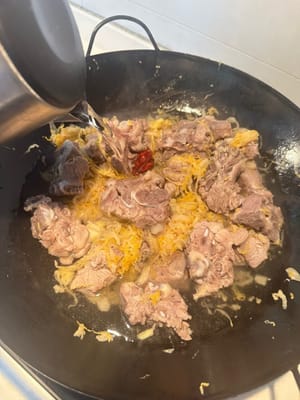 加入滾水至所有食材浸沒