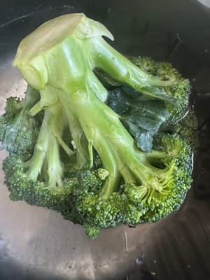 Soak broccoli in water for 10 minutes