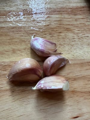 ニンニクのかけら