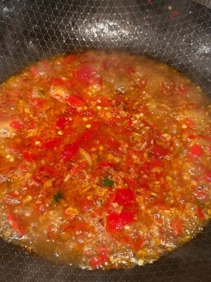 Tambahkan sekitar 200-300 ml air mendidih.